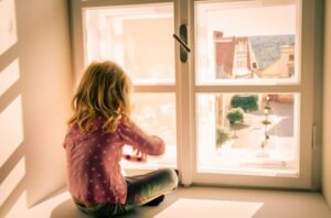 Granice prywatności: Czy rodzic ma prawo czytać wiadomości dziecka?