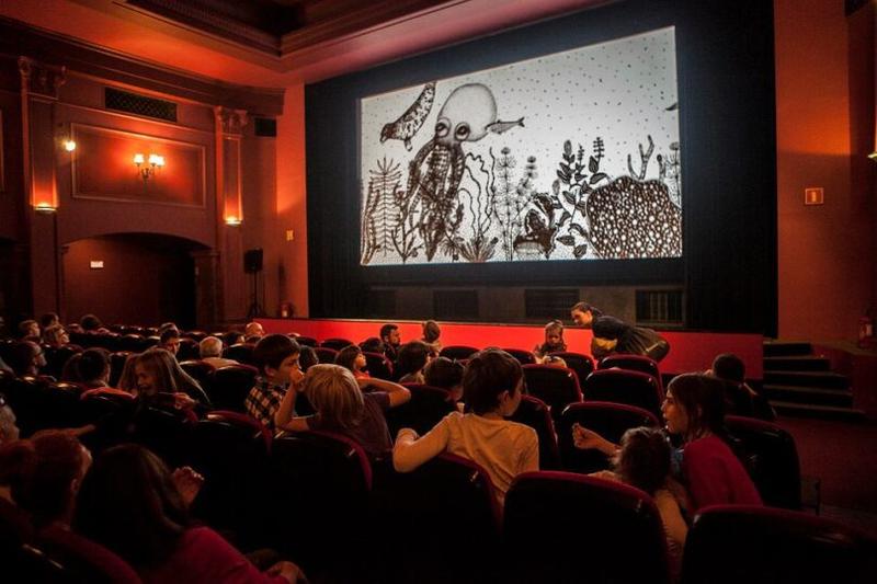 Jak odpowiednio zachować się w kinie podczas seansu filmów dla dzieci?