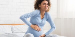 Kiedy występują skurcze: ile czasu mija po odejściu wód do porodu?