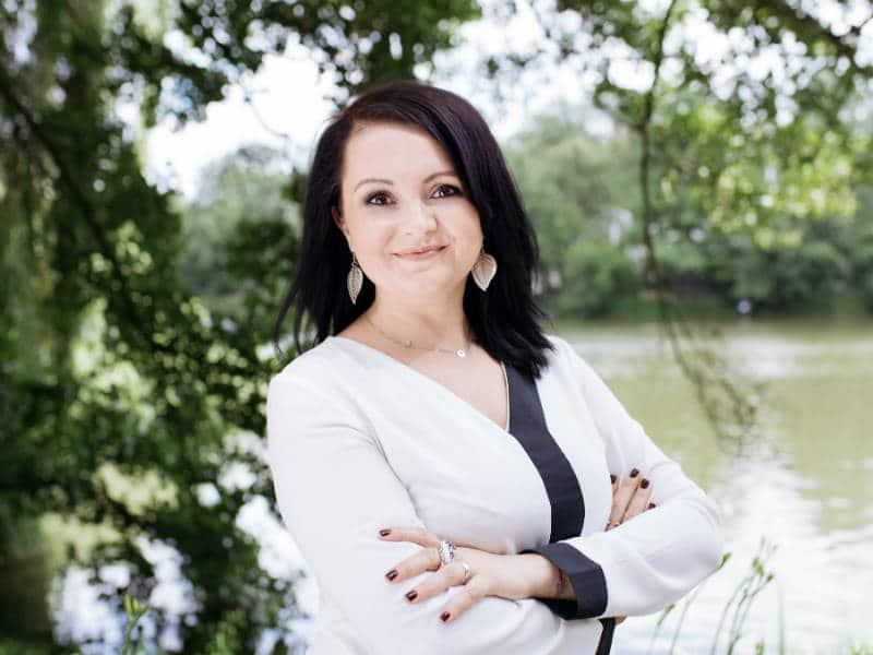 Czy solarium jest bezpieczne podczas karmienia piersią? Hafija dzieli się swoimi doświadczeniami