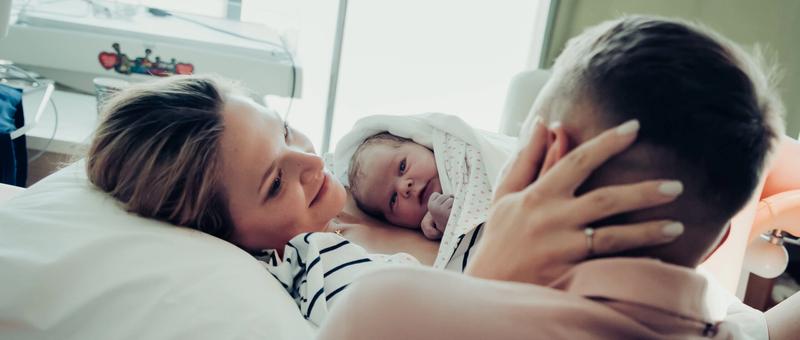 Jak długo trwa okres upławów po porodzie? Przewodnik dla młodych mam