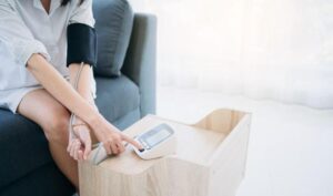 Jak radzić sobie z nadciśnieniem po porodzie? Praktyczne porady dla świeżo upieczonych mam