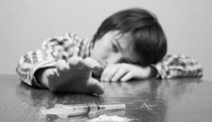 Jak rozpoznać, czy dziecko zażywa narkotyki? Praktyczny przewodnik dla rodziców