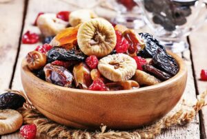 Suszone owoce – smakowity dodatek w diecie mam karmiących piersią