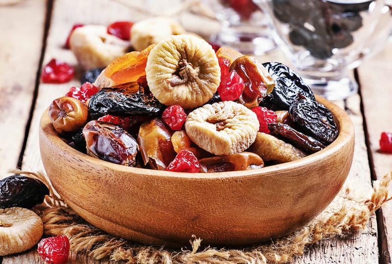 Suszone owoce – smakowity dodatek w diecie mam karmiących piersią