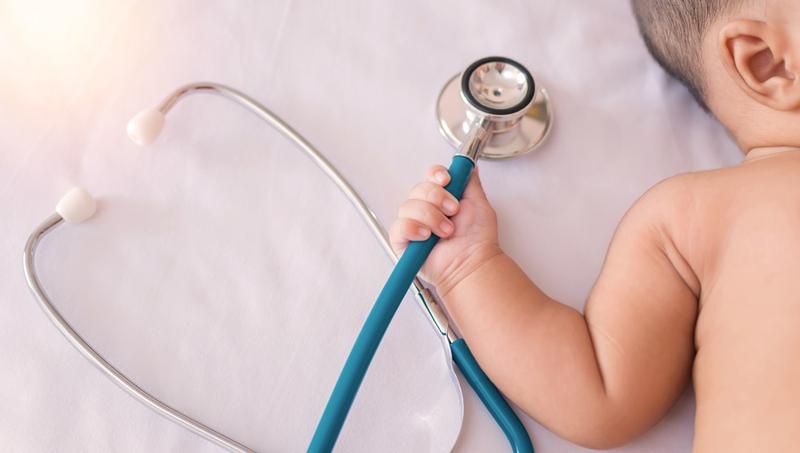 Wszystko, co musisz wiedzieć o badaniu noworodka po porodzie