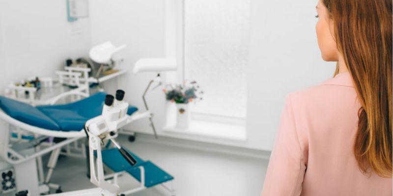 Jak skutecznie pielęgnować nacięte krocze po porodzie? Praktyczne porady dla mam