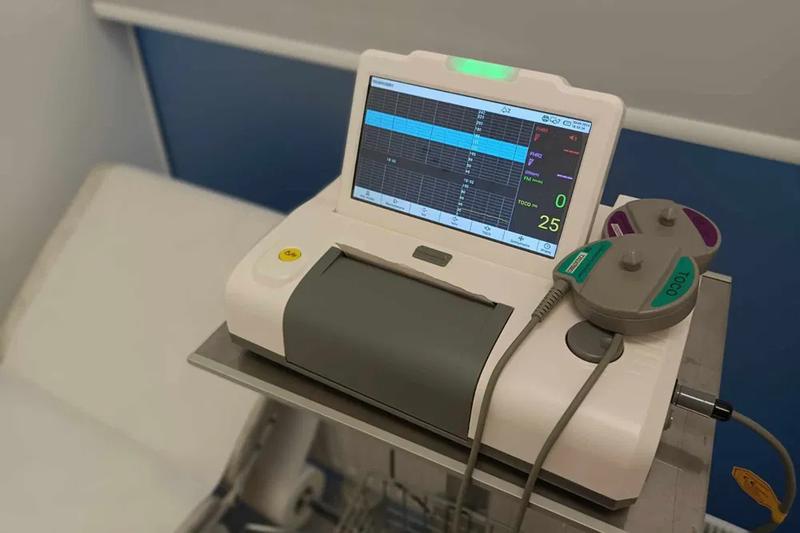 Jak zrozumieć zapis KTG w ciąży? Przewodnik dla przyszłych mam