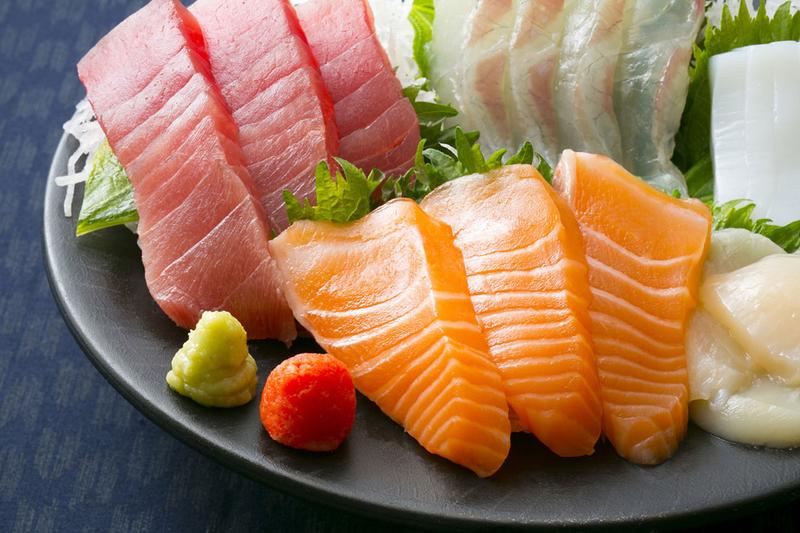 Jak wprowadzać surową rybę do diety karmiącej