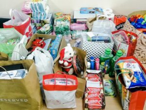 Czy domy dziecka przyjmują ubrania? Oto, co warto wiedzieć przed przekazaniem darów.