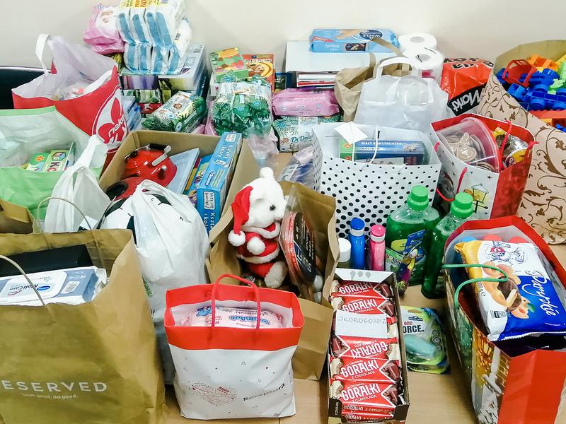 Czy domy dziecka przyjmują ubrania? Oto, co warto wiedzieć przed przekazaniem darów.