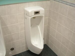 Praktyczne porady: jak urinal wpływa na komfort karmienia piersią